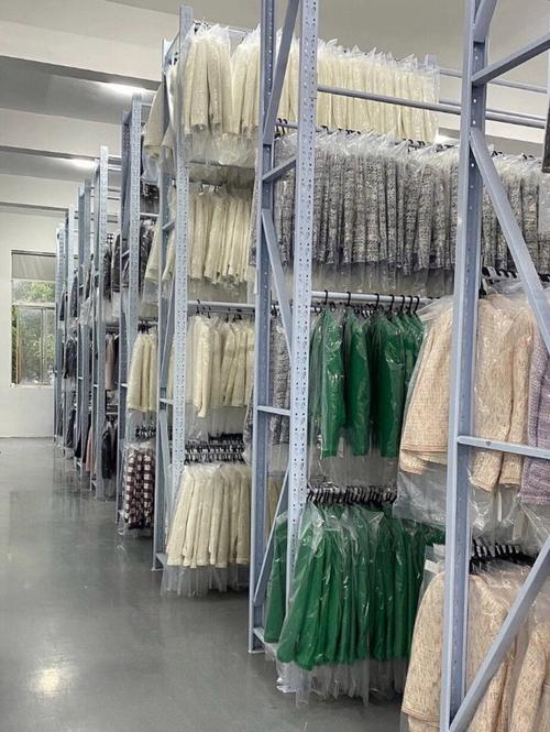 十几年老店，信赖之选 我们家服装批发的经营之道